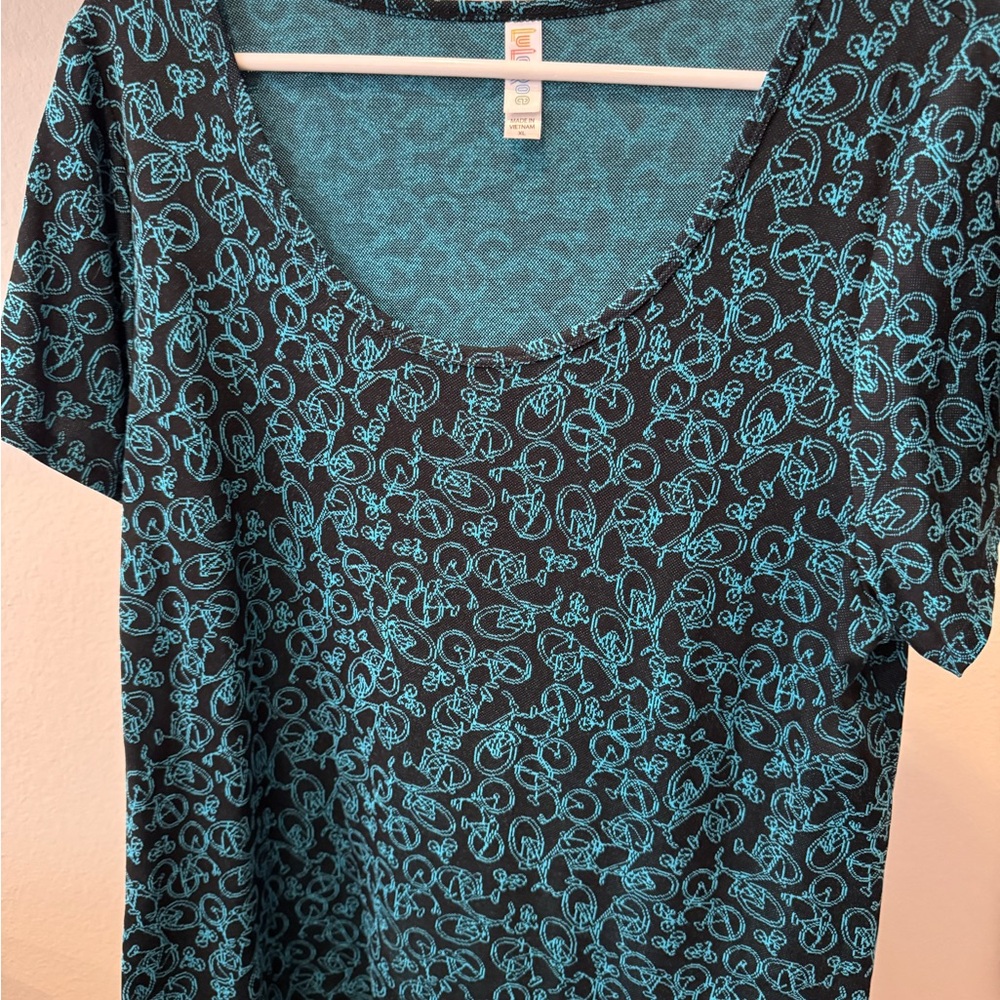 LuLaRoe Black & Teal Scoop Neck Short Sleeve Top